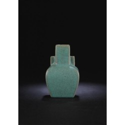 C0007 宋代汝窯貫耳尊:汝窯「雅器載道」的經典形制 C0007 宋代汝窯貫耳尊:汝窯「雅器載道」的經典形制